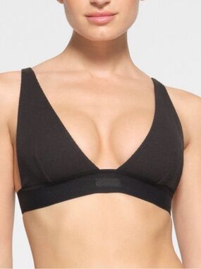 SKIMS Cotton Ribbed Black Plunge Bralette in Soot